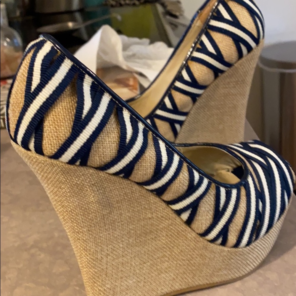 Shoe dazzle size 7 1/2 platform wedge shoe